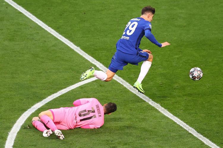 Imagens da grande decisão entre Manchester City e Chelsea no Estádio do Dragão