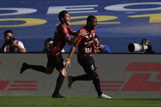 Gol de Niko deu o ttulo da Copa Sul-Americana ao Athletico-PR no Estdio Centenrio, em Montevidu. Furaco venceu o RB Bragantino por 1 a 0 na deciso