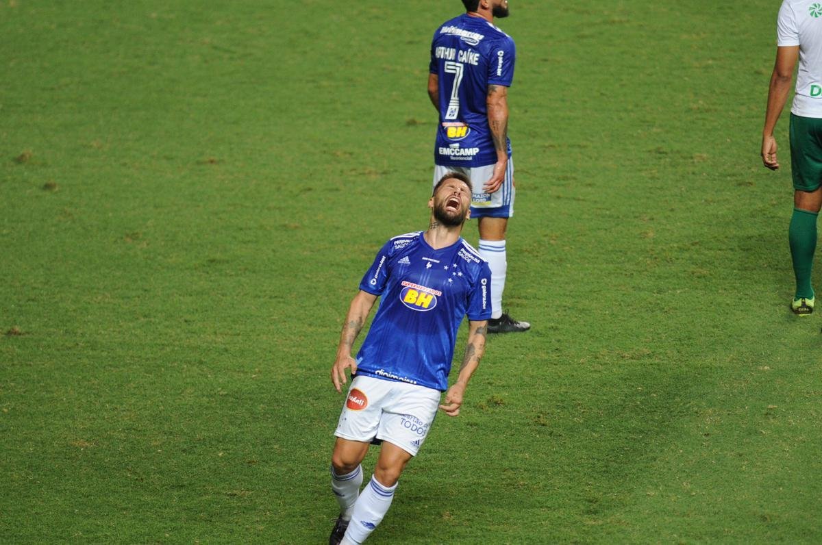 Fotos do jogo entre Cruzeiro e Cuiab, no Independncia, em Belo Horizonte, pela 32 rodada da Srie B do Campeonato Brasileiro