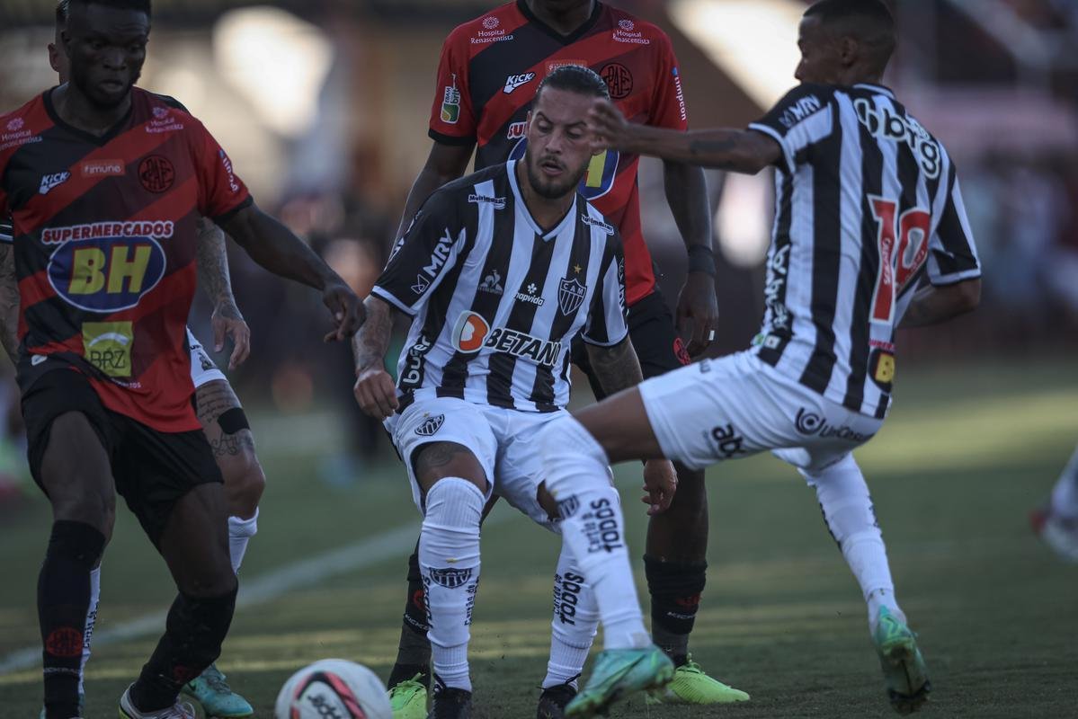 Fotos do jogo entre Pouso Alegre e Atltico, pelo Mineiro