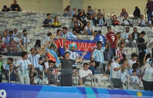 Torcedores na partida entre Argentina e Paraguai, no Mineiro, pela Copa Amrica