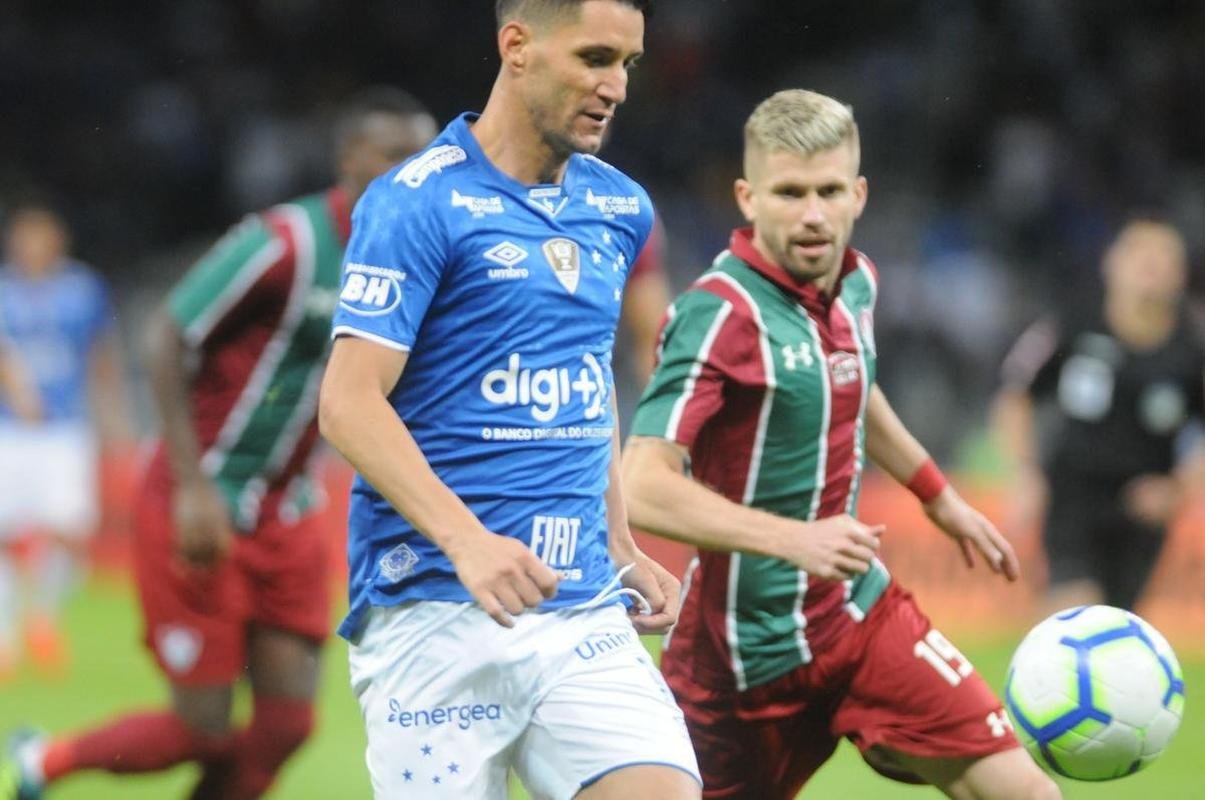 Cruzeiro voltou para o tudo ou nada no segundo tempo e chegou ao empate aos 13 minutos, com gol de cabea de Thiago Neves, aps assistncia de Ariel Cabral