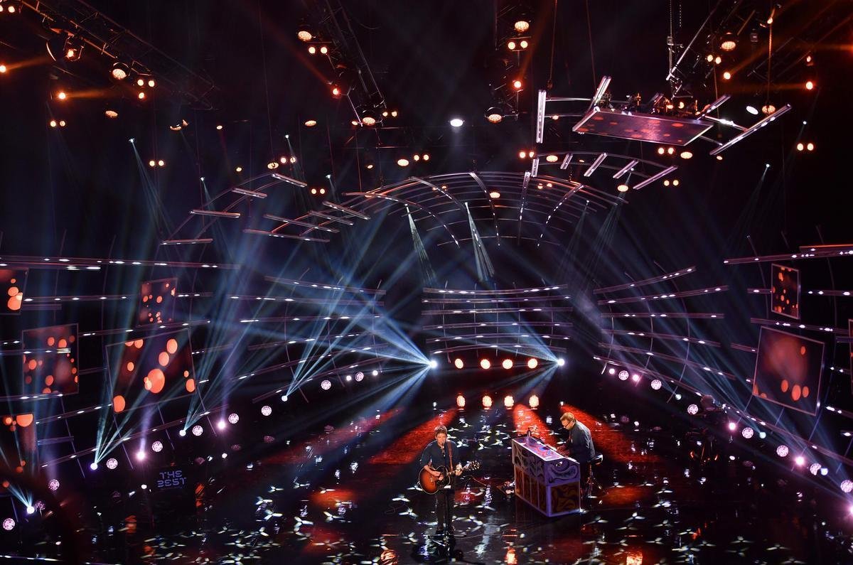 Cantor britnico Noel Gallagher, da extinta banda Oasis, apresentou-se na cerimnia da Ffa, em Londres