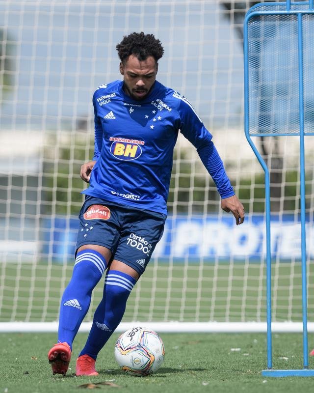 Fotos do primeiro treino de Rafael Sobis na volta ao Cruzeiro, nesta segunda