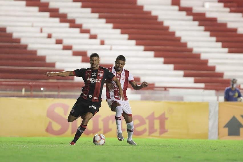 Nutico pressiona na segunda etapa, mas no consegue marcar gol em casa e fica no 0 a 0 com o Vitria. Alvirrubros ao menos impediram crescimento de sequncias de derrotas diante de rival direto na briga contra o rebaixamento