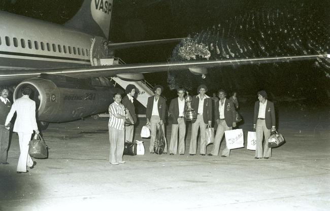 O Cruzeiro conquistou a Copa Libertadores de 1976 ao derrotar o River Plate por 3 a 2 em Santiago, no Chile, em 30 de julho. Foi a terceira partida da deciso. No desembarque no Aeroporto da Pampulha, em Belo Horizonte, jogadores celestes foram recebidos com muita festa. Houve ainda desfile de carro aberto pelas ruas da capital mineira.
