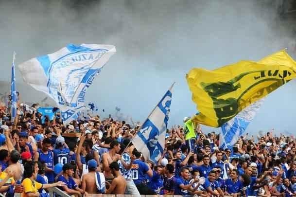 Imagens da torcida do Cruzeiro no clssico contra o Atltico, no Mineiro