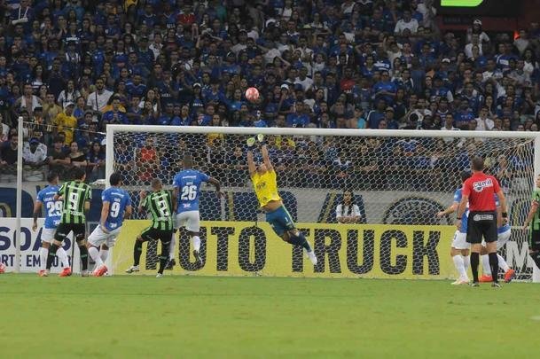 Fotos do duelo entre Cruzeiro e Amrica, no Mineiro