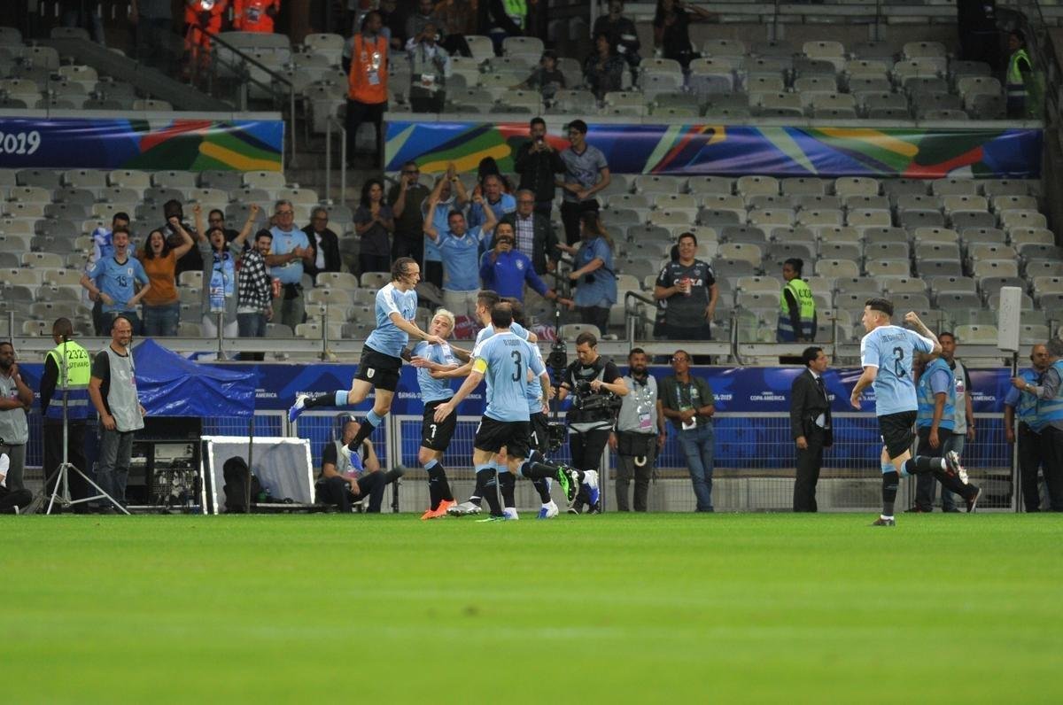Fotos de Uruguai x Equador, no Mineiro
