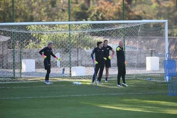 Treino bastante descontrado da Seleo Norte-Americana Feminina de Futebol no CT do Amrica, em BH