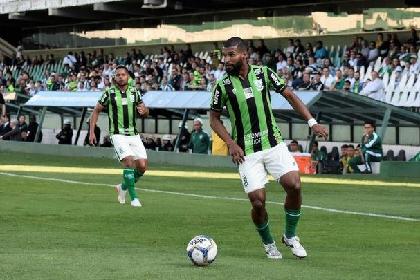 Fotos do duelo entre Coritiba e América, no Couto Pereira, em Curitiba, pela 25ª rodada da Série B do Campeonato Brasileiro