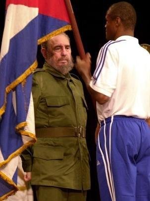Fidel Castro com o boxeador cubano Felix Savon, campeão olímpico em Sydney no ano de 2000