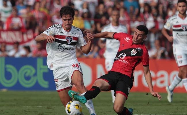 Atl�tico Goianiense e S�o Paulo se enfrentar�o no Serra Dourada no jogo de ida das semifinais da Sul-Americana