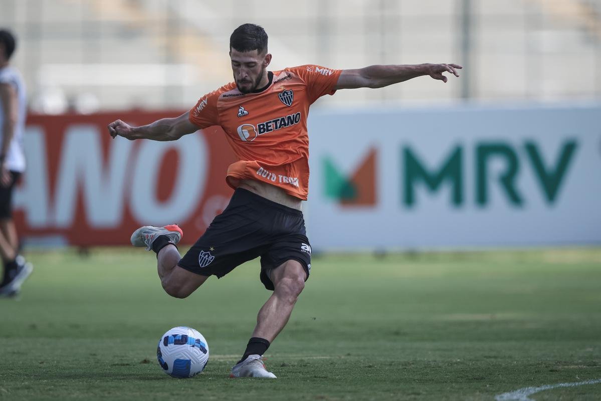 Fotos do primeiro treino de Junior Alonso no retorno ao Atltico