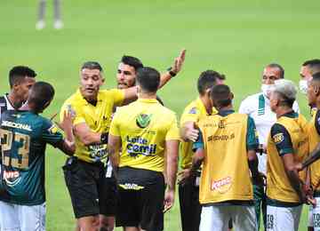 Clube toma medida por pênalti não marcado nos acréscimos da final estadual contra o Atlético
