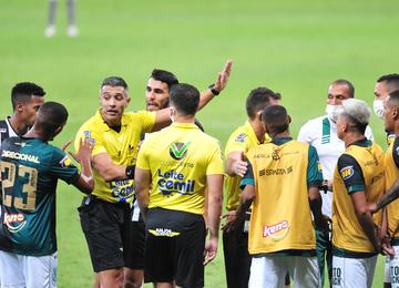 Clube toma medida por pênalti não marcado nos acréscimos da final estadual contra o Atlético