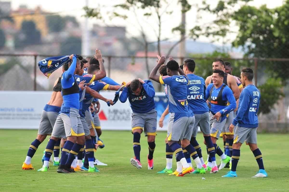 Rafael Marques treinou pela primeira vez na Toca da Raposa II como jogador do Cruzeiro: jogou futevlei, passou por batismo e depois trabalhou normalmente com bola
