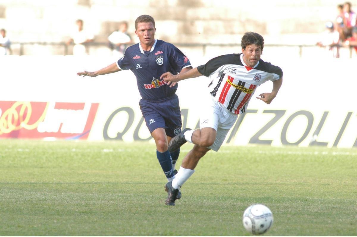 Em 2004, a Finta inovou em um dos uniformes do Santa Cruz