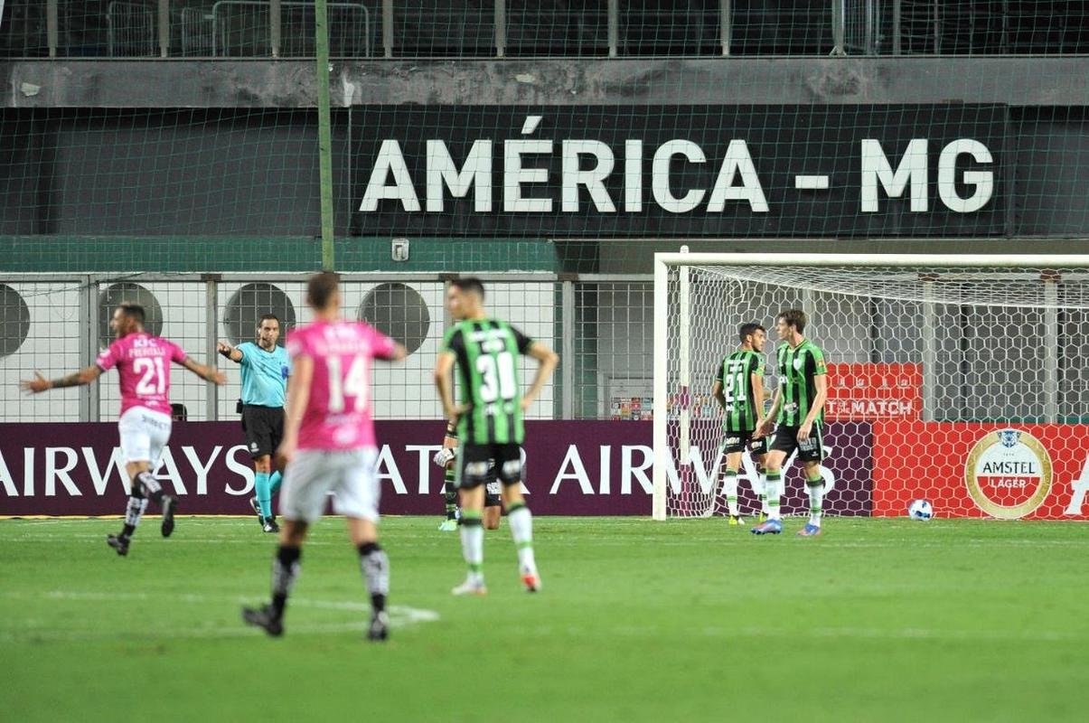 Fotos da derrota do Amrica para o Independiente del Valle, por 2 a 0, no Independncia, pelo Grupo D da Copa Libertadores