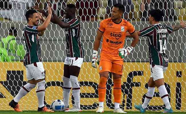 Fluminense se impõe no Maracanã e não dá chance aos bolivianos