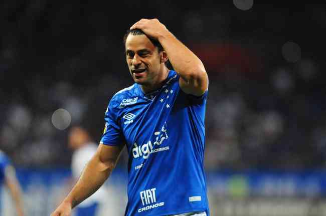 Criticado por torcedores do Cruzeiro, Nikão apaga perfil no Instagram -  Superesportes