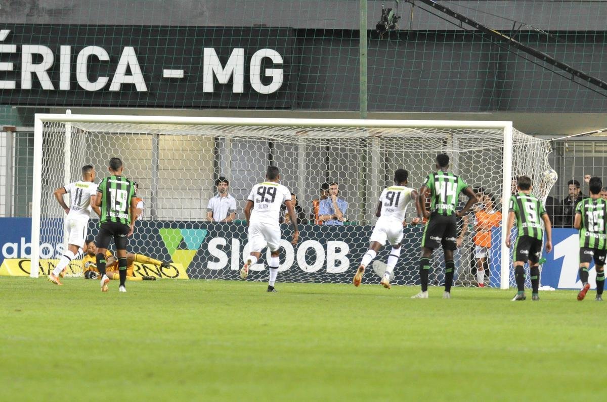 Sport virou no final, com Guilherme, de pnalti, e Hyuri em contragolpe fatal: 2 a 1 para o Leo