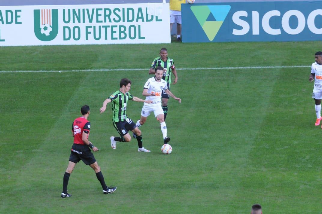 Fotos do clssico entre Amrica e Atltico, no Independncia, em Belo Horizonte, pela 10 rodada do Campeonato Mineiro. Jogo marcou o retorno dos dois rivais ao futebol em plena pandemia do novo coronavrus (Juarez Rodrigues/EM/DAPress)