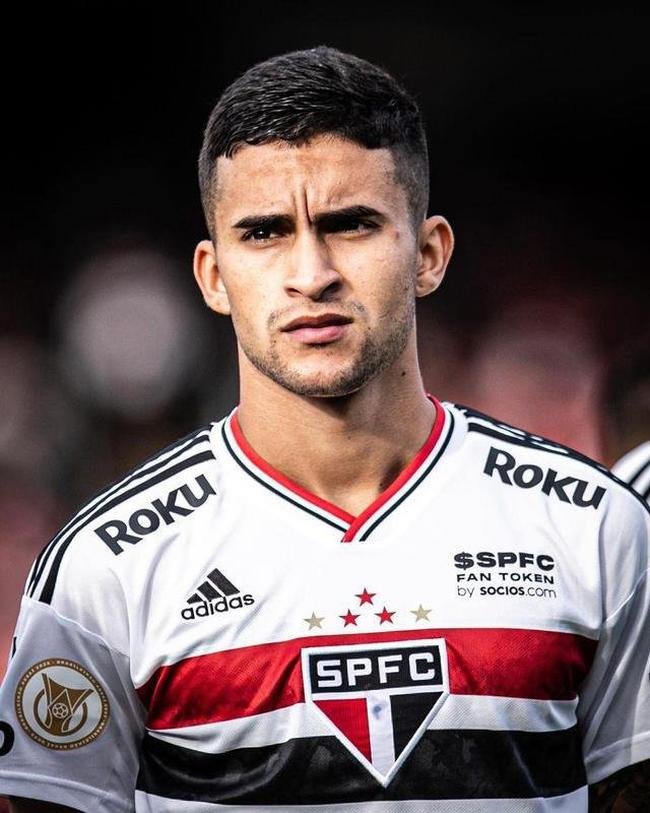 Rodrigo Nestor (meio-campista) - suspenso