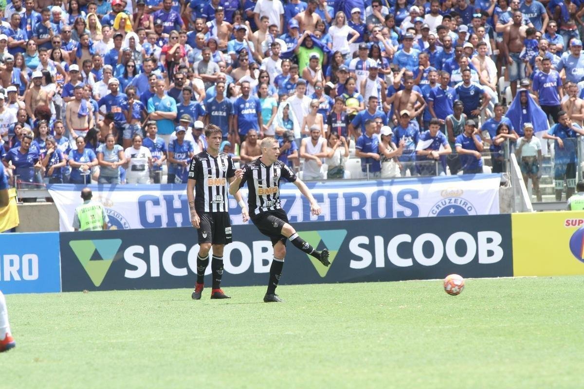 Fred abriu o placar para o Cruzeiro aos 15 minutos do segundo tempo em cobrana de pnalti