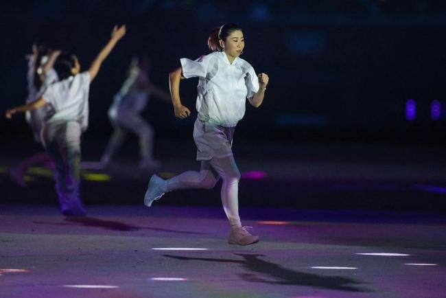 Imagens da cerimnia de abertura dos Jogos Olmpicos de 2020, no Estdio Olmpico de Tquio