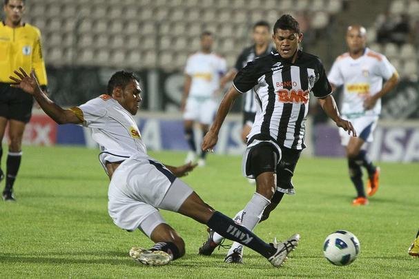 Jackson - Meio-campista contratado em 2010, jogou em 2011 como lateral-direito do Atl�tico