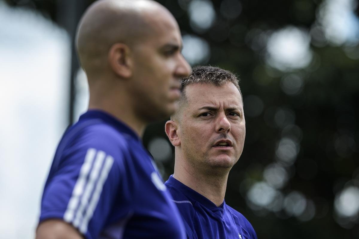 Fotos do primeiro treino do tcnico portugus Pepa no Cruzeiro