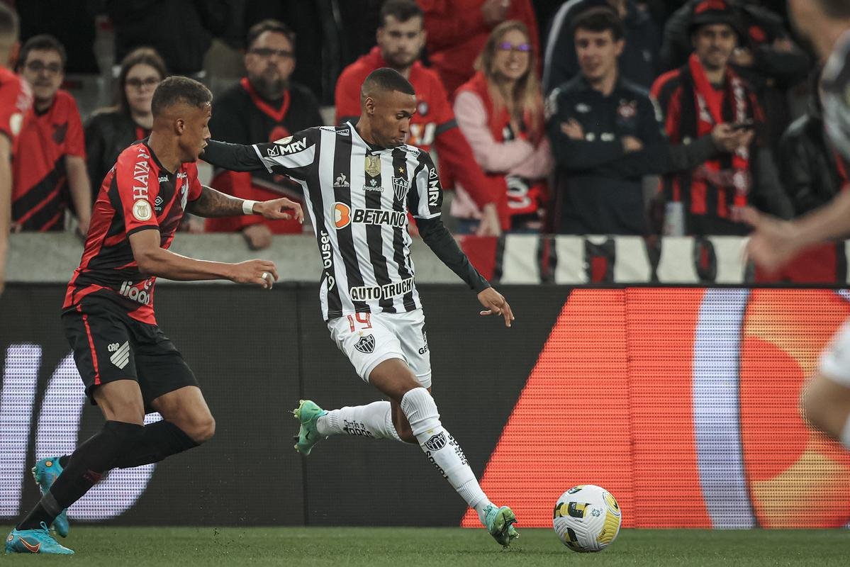 Neste domingo (17), o Atlético enfrentou o Athletico-PR pela segunda rodada da Série A do Campeonato Brasileiro. A partida foi realizada na Arena da Baixada, em Curitiba.