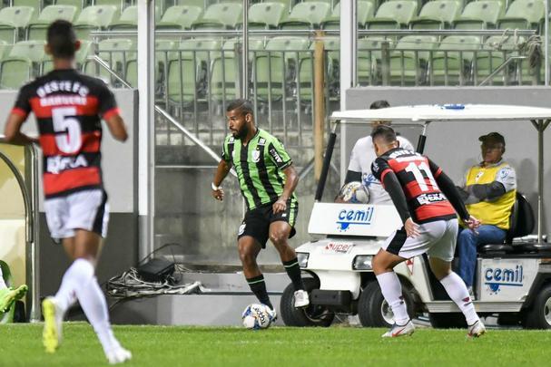 América e Oeste duelaram na noite desta terça-feira, no Independência, em jogo válido pela 11ª rodada da Série B do Campeonato Brasileiro
