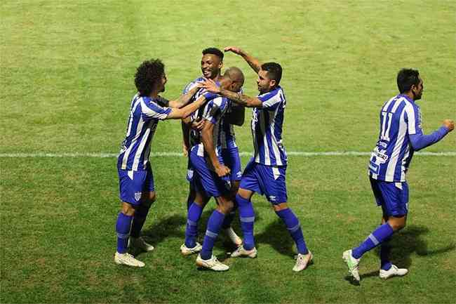 Com bom jogo, Wesley Soares entra na seleção da rodada da Série B