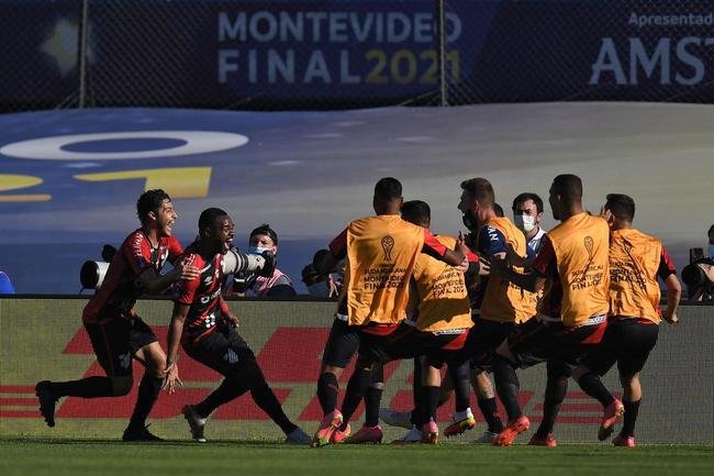 Gol de Niko deu o ttulo da Copa Sul-Americana ao Athletico-PR no Estdio Centenrio, em Montevidu. Furaco venceu o RB Bragantino por 1 a 0 na deciso