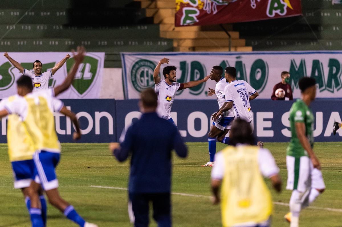 Leo fechou a vitória do Cruzeiro sobre o Guarani por 3 a 2 em Campinas