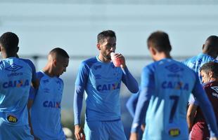 Fotos do treinamento do Cruzeiro desta tera-feira, na Toca II (Alexandre Guzanshe/EM D.A Press)