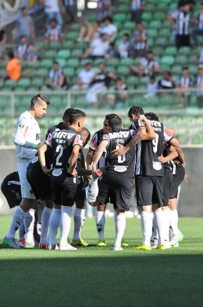Lances do primeiro tempo do jogo entre Atl�tico e Flamengo no Independ�ncia