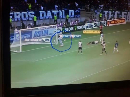 Torcedores do Cruzeiro tiram sarro de atleticanos após conquista do Mineiro