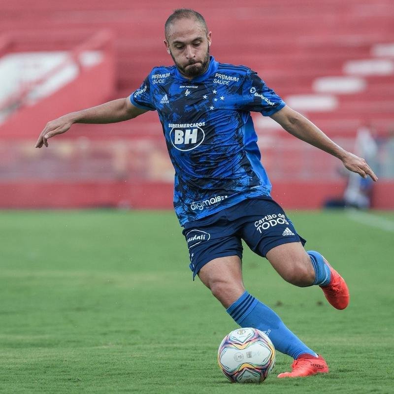 O terceiro uniforme de 2020 e o mais recente lançado pelo Cruzeiro é azul com 'pinceladas' em outros tons de azul. Inicialmente, número e nome nas camisas também seria azul, tanto que o time atuou em uma partida com esse padrão, mas o Cruzeiro resolveu trocar para o mais coerente branco, para melhor identificação dos atletas.