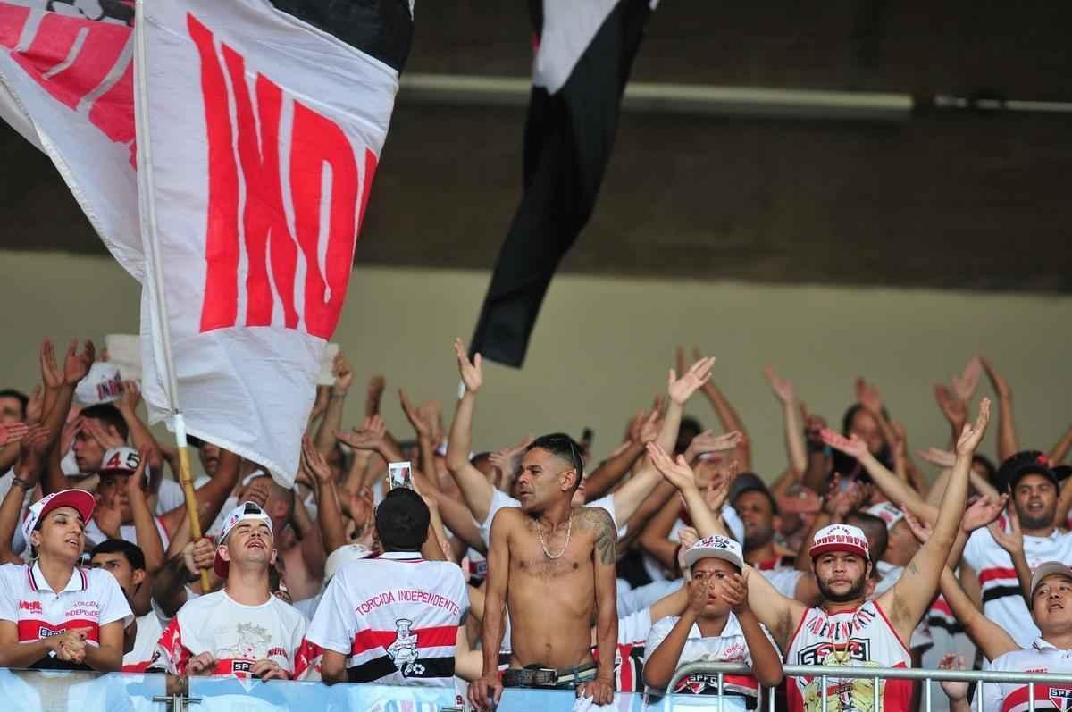 Partida no Mineiro marcou as estreias de Cruzeiro e So Paulo no Campeonato Brasileiro