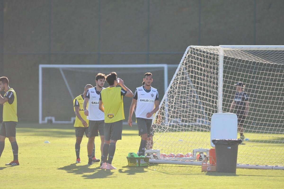 Veja fotos do treino do Atltico