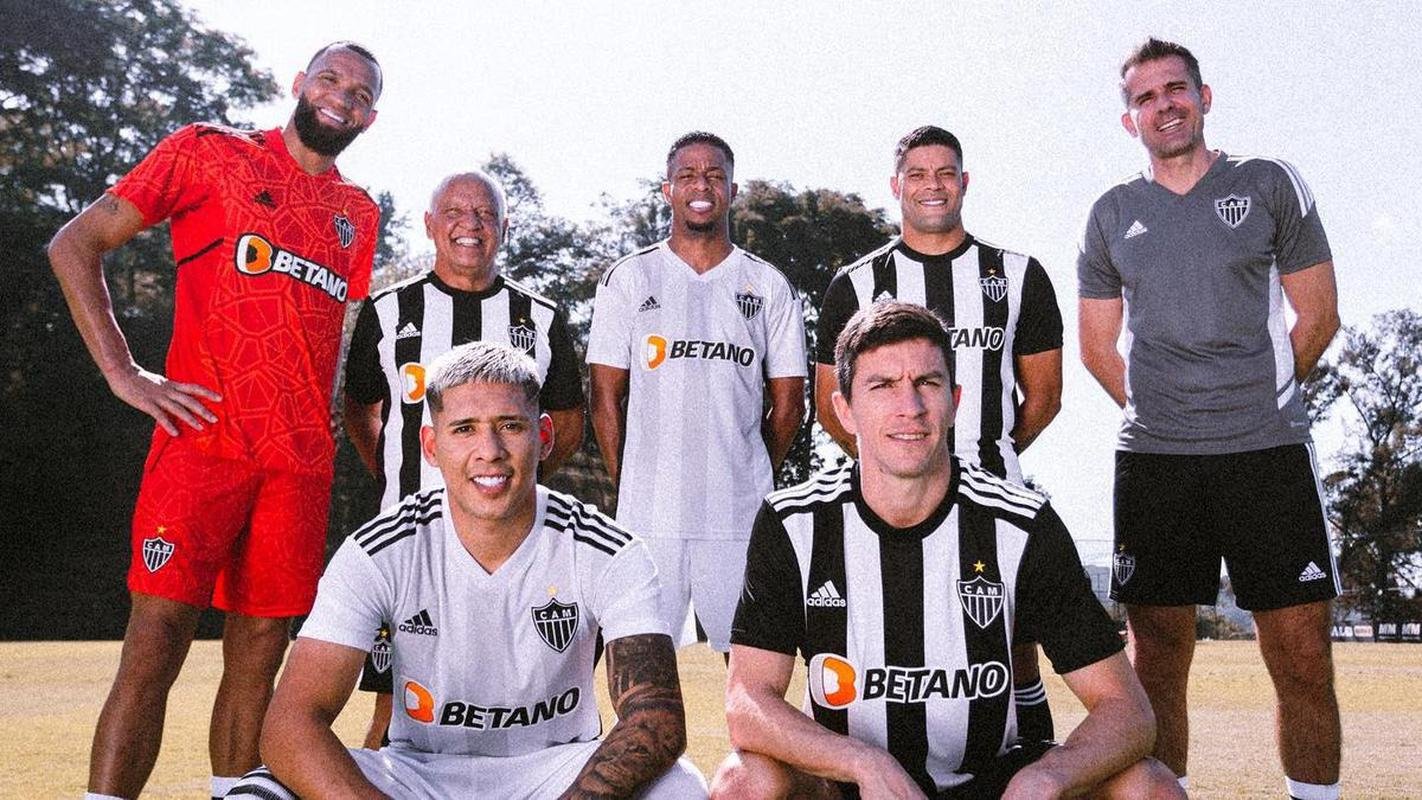 Uniformes nmeros 1 e 2 do Atltico, alm da linha de goleiros, para a temporada 2022