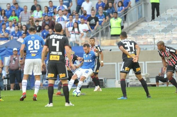 Fotos do jogo entre Cruzeiro e So Paulo