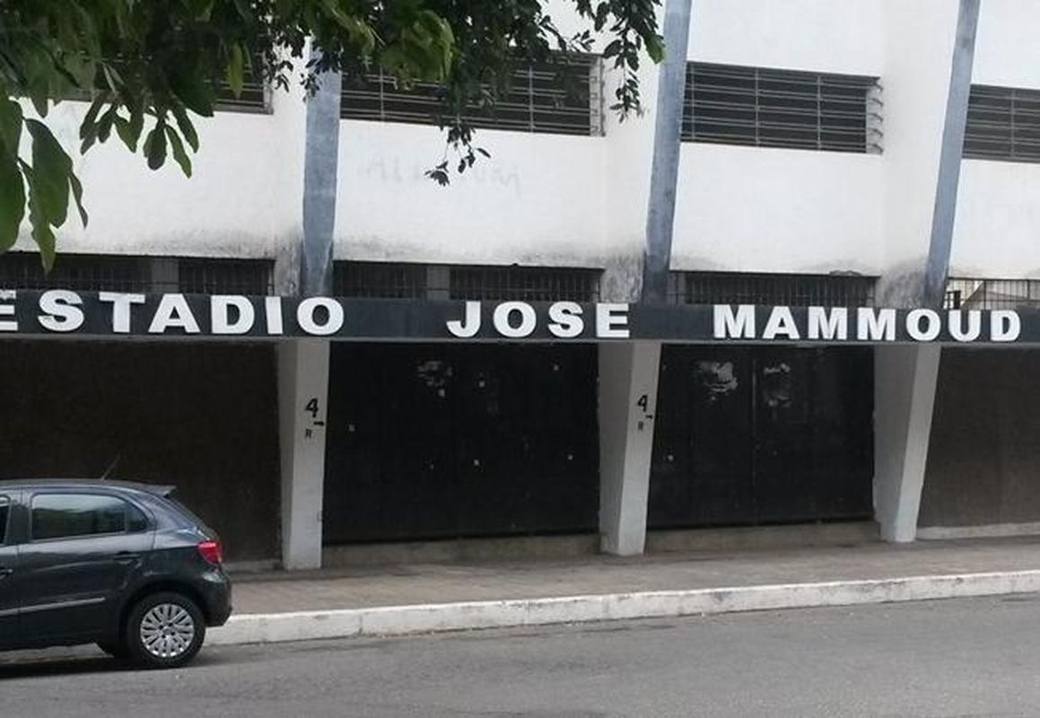 De volta  elite do Mineiro, o Democrata mandar seus jogos no estdio Jos Mammoud Abbas (Mamudo), em Governador Valadares. A capacidade de pblico da praa esportiva ser de 8.675 torcedores. 