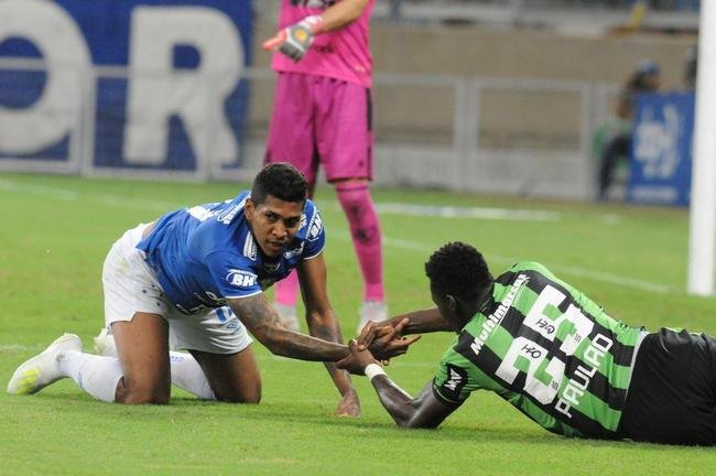No duelo de volta, no Mineiro, em Belo Horizonte, o Amrica voltou a ser superado pela Raposa - dessa vez, por 3 a 0. Com o resultado, o Coelho foi eliminado do Campeonato Mineiro.