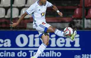 Cruzeiro venceu URT por 2 a 0, com gols de Manoel e Marcinho, e chegou a quatro pontos no Campeonato Mineiro