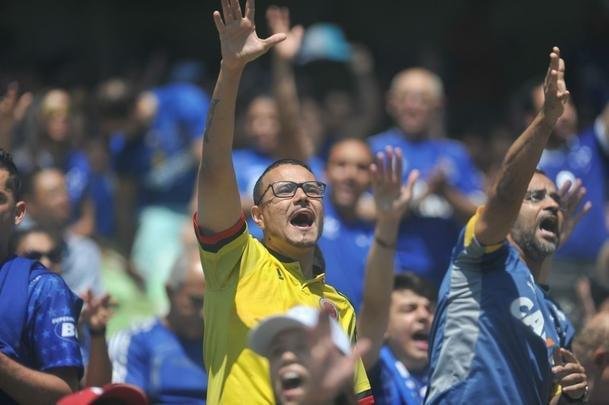 Lances da partida entre Cruzeiro e Grmio, no Independncia, pela 18 rodada do Campeonato Brasileiro