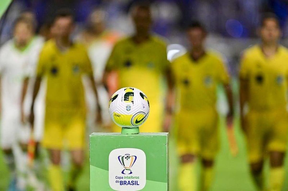Fotos da vitria do Amrica sobre o CSA no Estdio Rei Pel, em Macei, em duelo de ida da terceira fase da Copa do Brasil